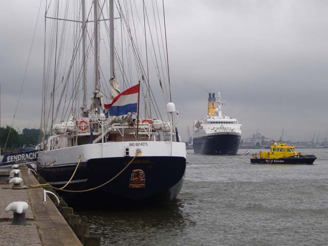 Cruiseschip ms Saga Pearl II aan de Cruise Terminal Rotterdam